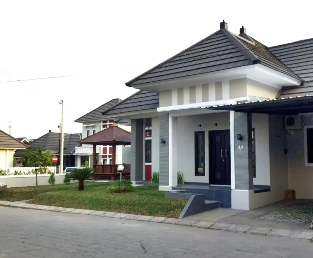 Rumah Hook di Perumahan Elit Jalan Damai Security 24 Jam Dekat Mall