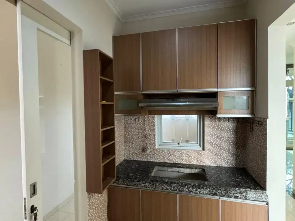 Disewa Rumah Dengan Semi Furnished dan Kolam Renang Didalamnya di Metland Menteng Cakung Jakarta Timur