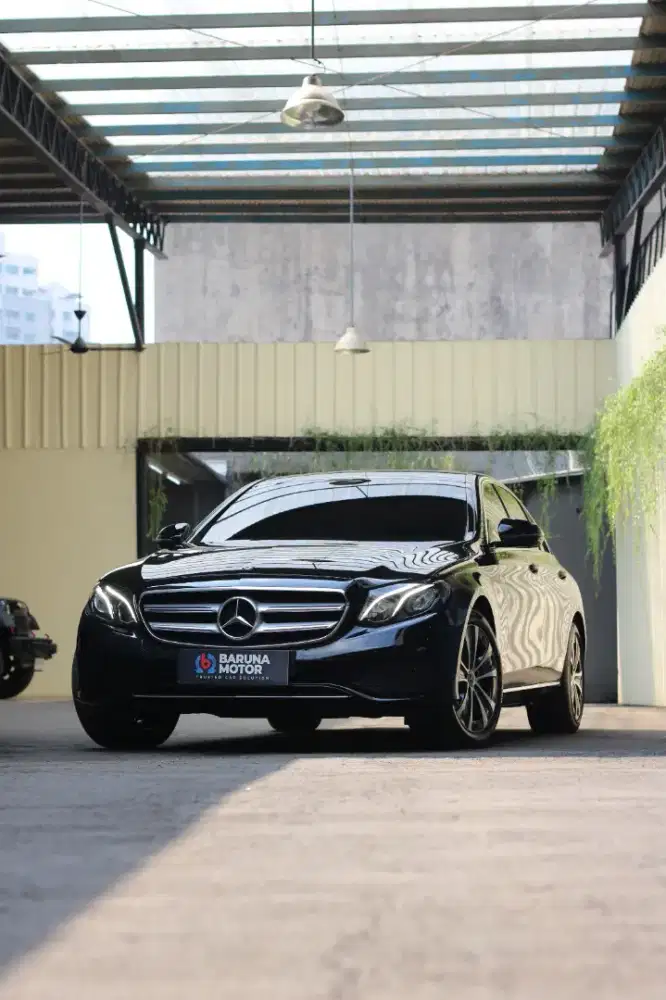 (Istimewa) Mercedes Benz E200 W213 Avantgarde Non AMG 2019 Hitam