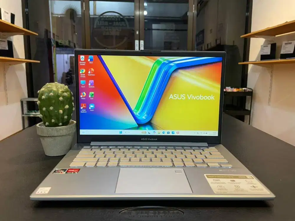 ASUS VIVOBOOK GO E1404FA // RYZEN 5-7520U // RAM8