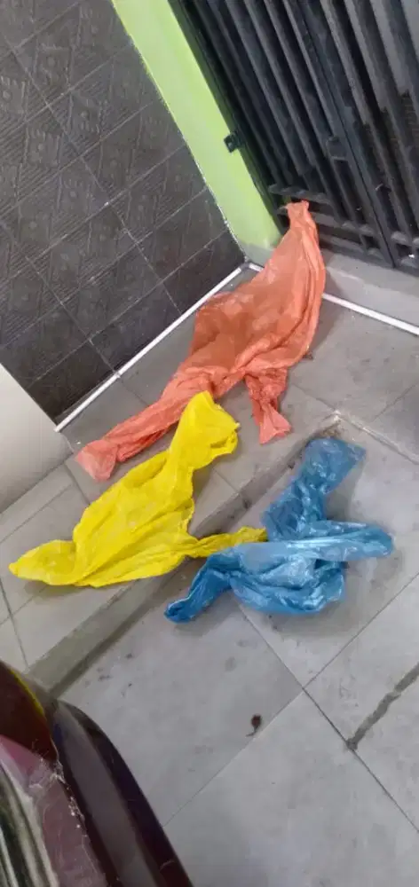 Di jual 3 buah jas hujan murah aja wa dan hp buruan