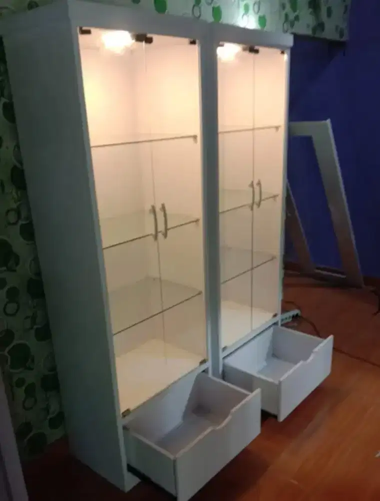 Lemari tas multifungsi