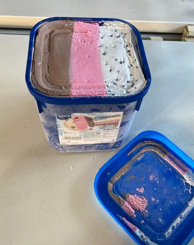 Es Krim Ice Cream 8 liter Indofood Neapolitan 3 Rasa