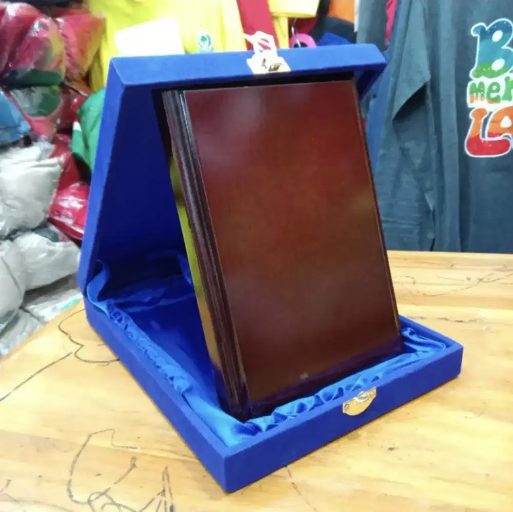 Plakat Kayu Kosongan dan Bok