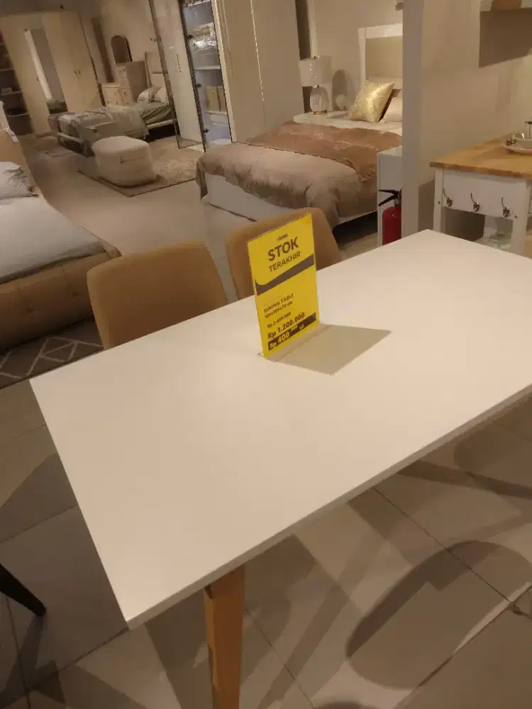 DINING TABLE 105*105*75CM - CICILAN RINGAN TANPA KARTU KREDIT