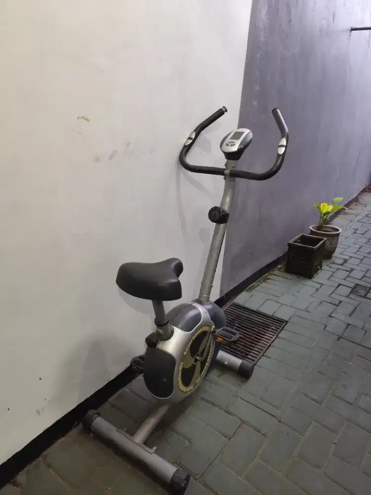 Dijual! Sepeda statis bekas