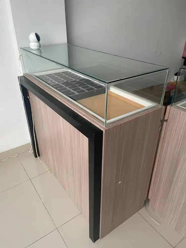 Meja display jam tangan / perhiasan