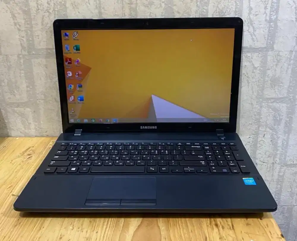 Jual Laptop Samsung NP270E5J Core i5 Ram 8 GB / SSD 128 GB Second m