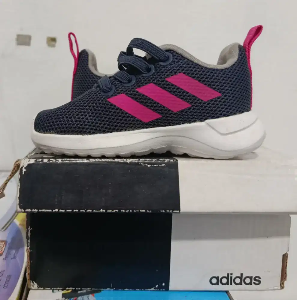 Sepatu adiddas original
