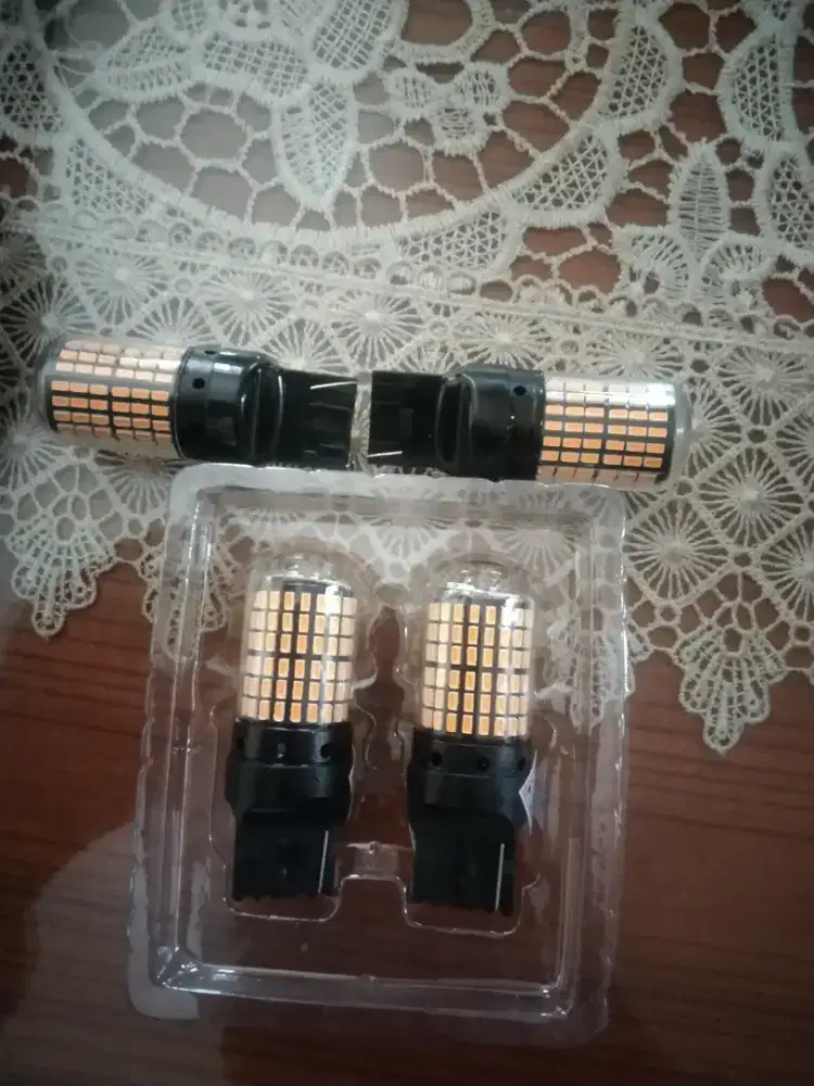 Lampu LED T20 mobil sepasang