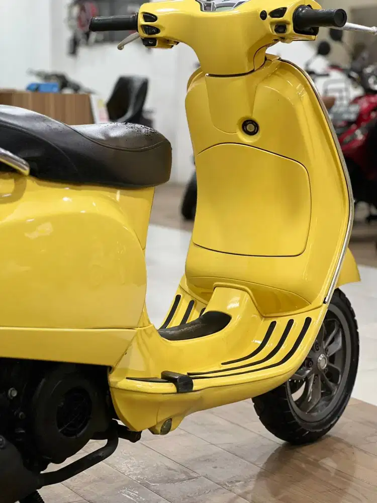 PIAGGIO VESPA  LX 125 IGET FACELIFT 2021 YELLOW
