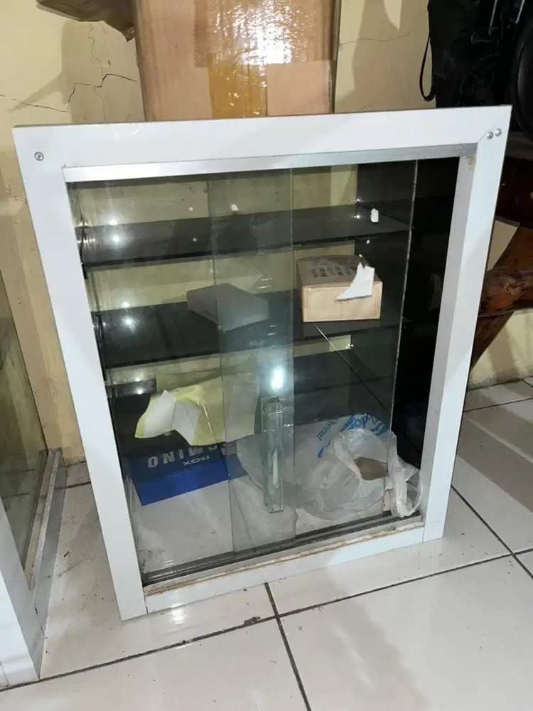 Etalase Usaha Kaca
