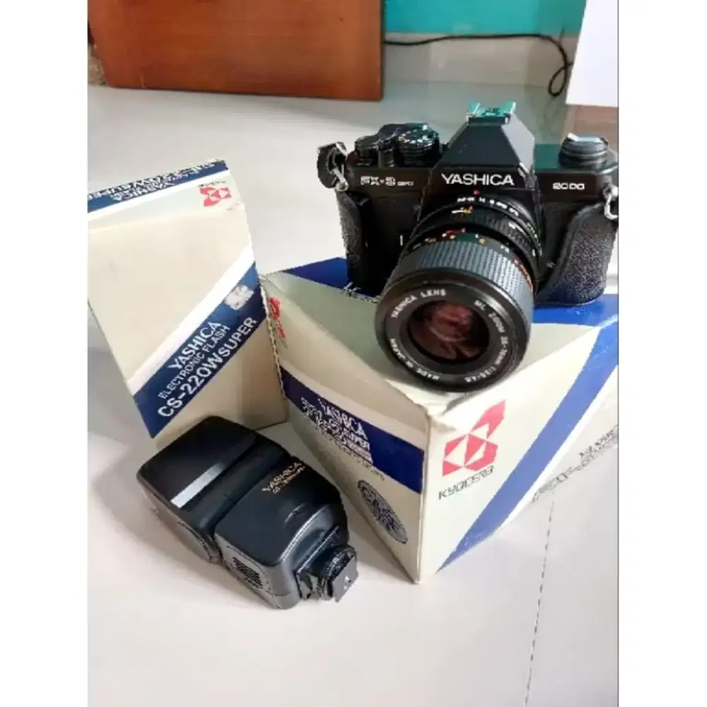 Full Set Kamera Yashica Fx3 Super 2000 + Flash Yashica CS-220W SUPER