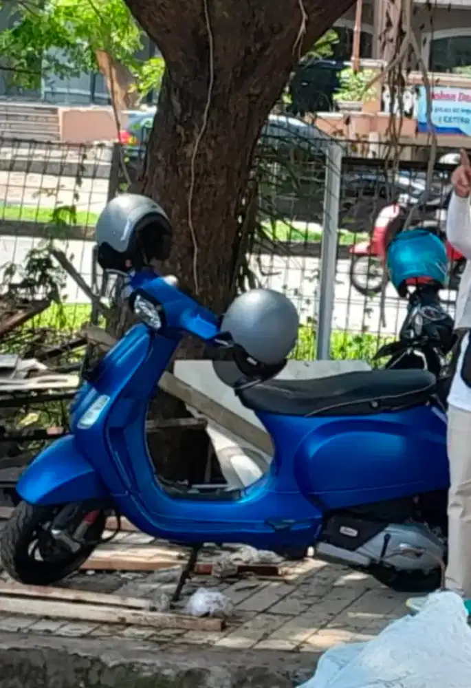 Jual vespa,125 tahun 2021 warna biru