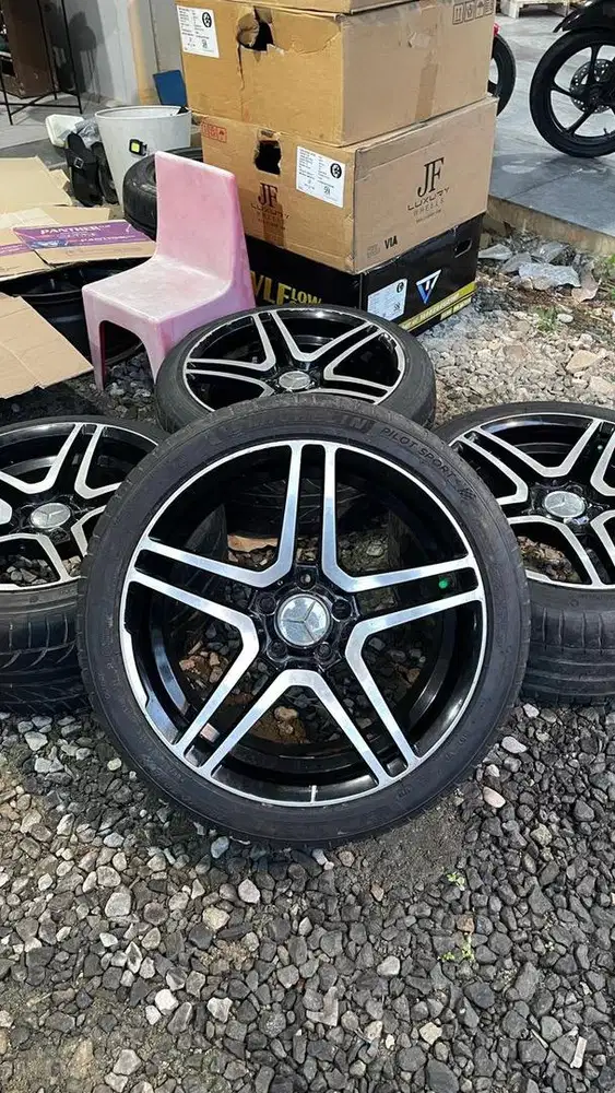 Velg Mercy rep. AMG R18 ban Michelin