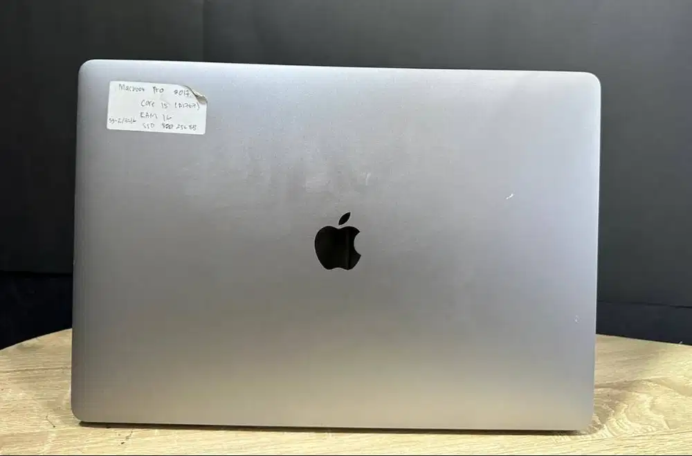 MacBook Pro 2017 A1707 Core i7 RAM 16GB SSD 256GB TouchBar