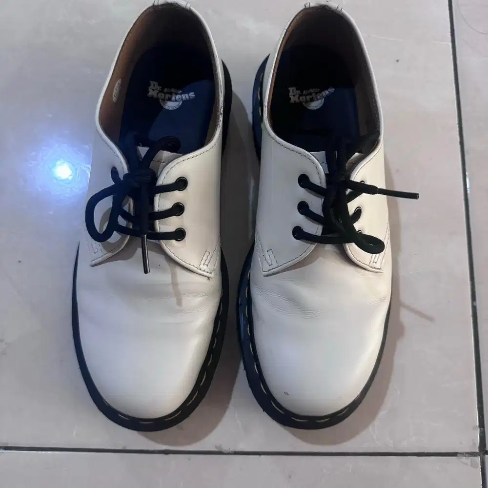 Sepatu Docmart dijual