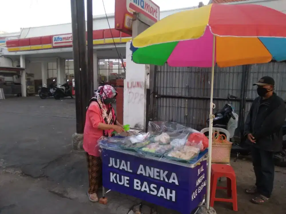 Jaga Lapak Kue Pagi