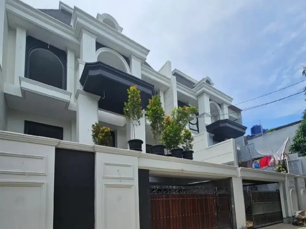 Mewah, UNIT BARU. Ada Pool & Lift. Rumah Dijual Cilandak. Depan Citos
