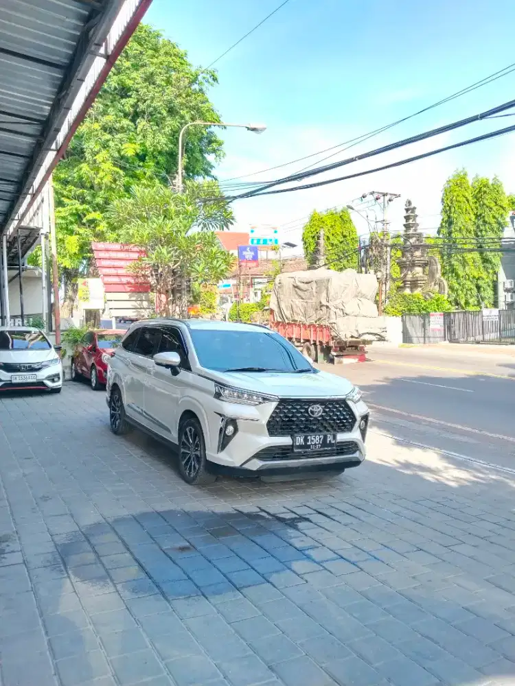 AVANZA VELOZ Q MATIC 2022 ASLI BALI LOW KM SEPERTI BARU
