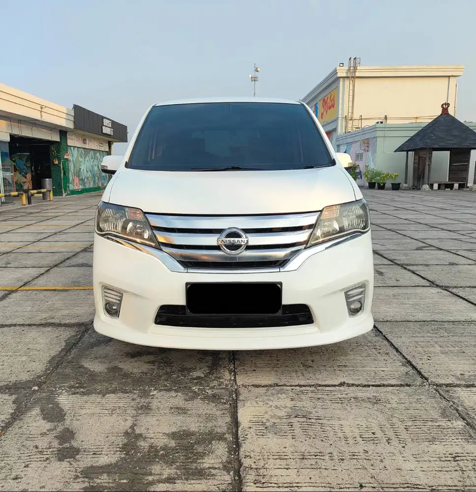 Nissan Serena HWS 2013 AT