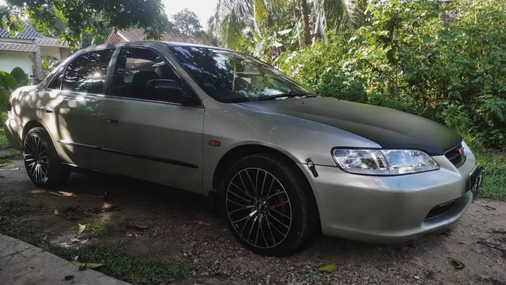 Honda Accord 2000 Bensin