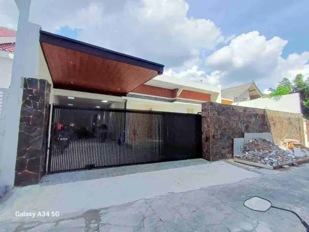 rumah mewah mangkubumen Banjarsari dekat paragon Mall