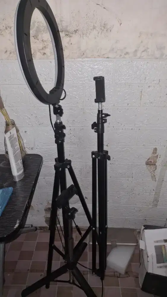 Alat konten 1 set ,Lampu,tripod 2 meter,tripod hp 1 meter