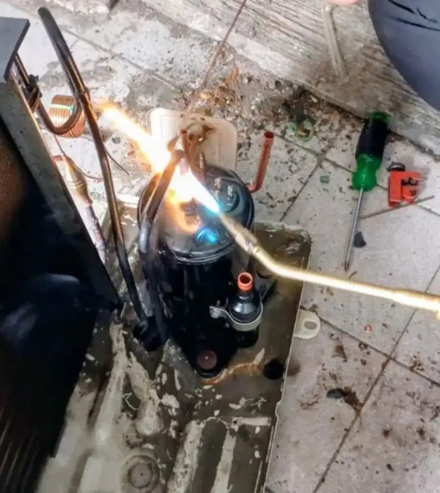 SERVICE AC PERBAIKAN DAN MAINTENANCE