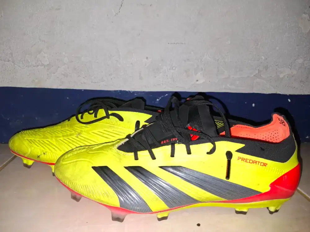 Sepatu Sepak Bola Adidas Predator Elite FG No. 42