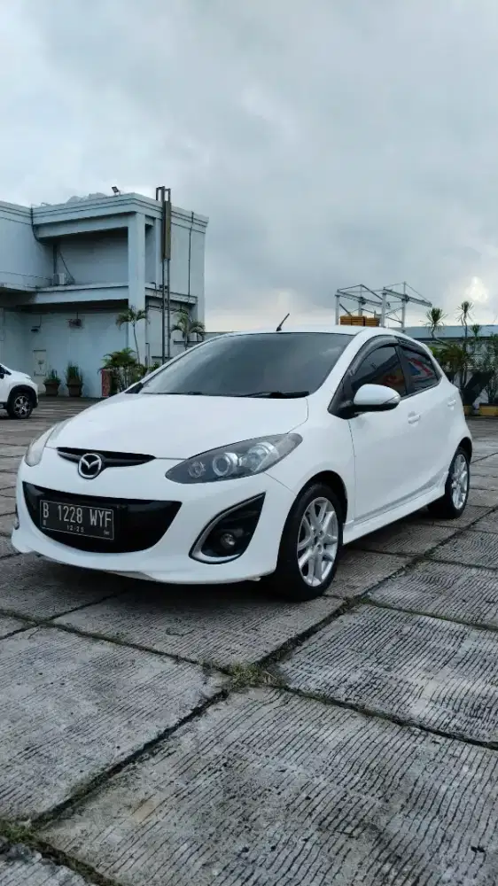 MAZDA 2 RZ PUTIH HB