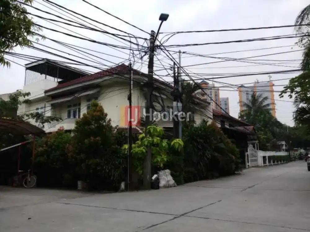 Rumah di akses jalan raya Kelapa Gading, bisa untuk usaha/ komersial