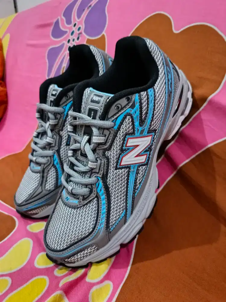 New Balance 740 Vintage Grey Blue
Size 38½