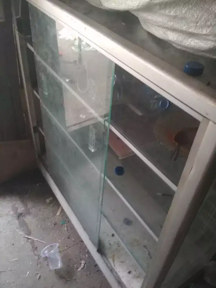 ETALASE BEKAS WARUNG ADA 2