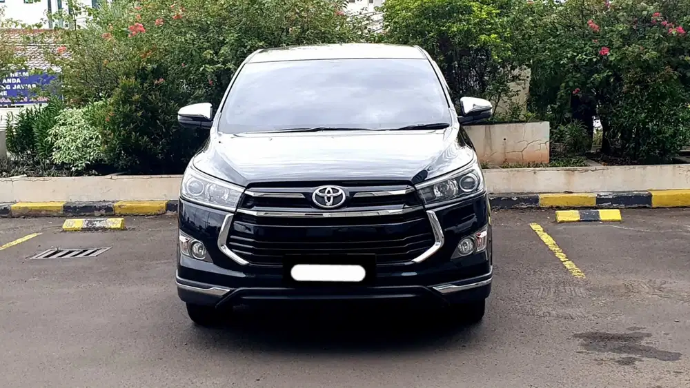 Km60rb toyota kijang innova venturer bensin 2017 hitam