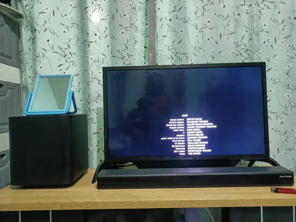 TV Polytron 32inc + sound bar