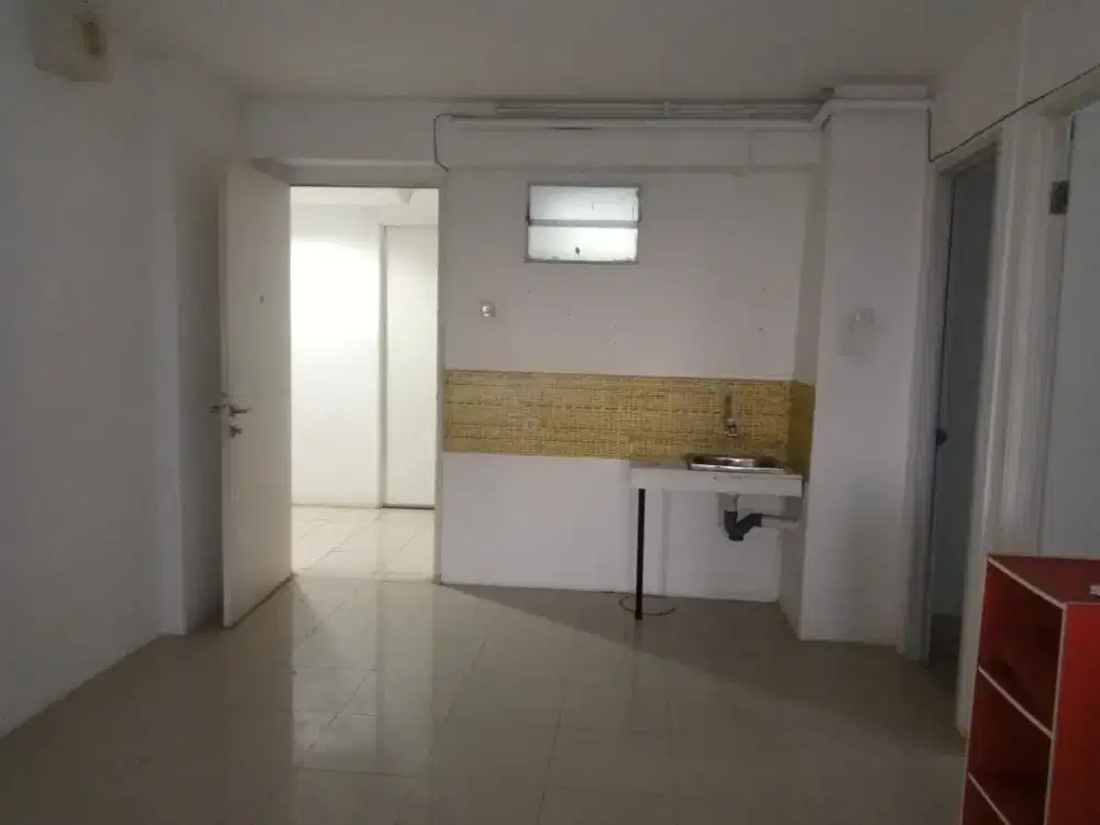 SEWA UNIT 3BR Unfurnis PERTAHUN APARTEMEN BASSURA CITY TOWER EDELWEIS