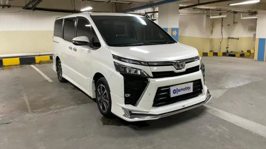 Pajak Panjang TDP 15JT - Toyota Voxy 2.0 Bensin-AT 2019 Putih