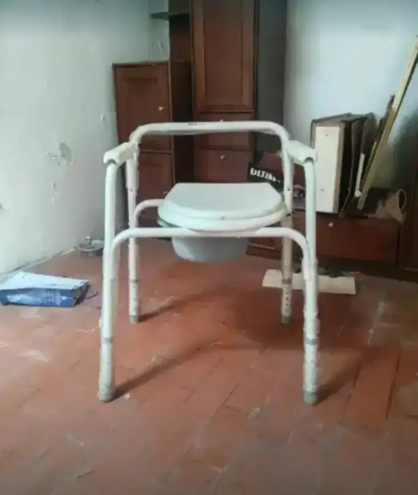 Kursi BAB Orang sakit