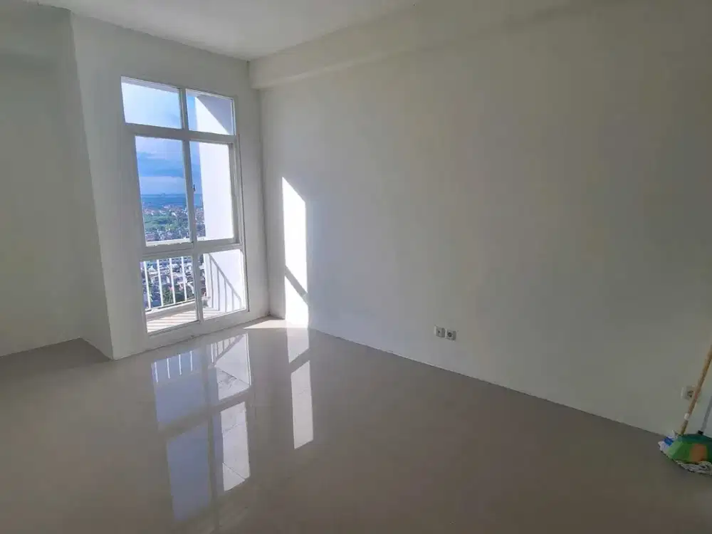 Bale Hinggil Apartemen (Merr - Soekarno Hatta)