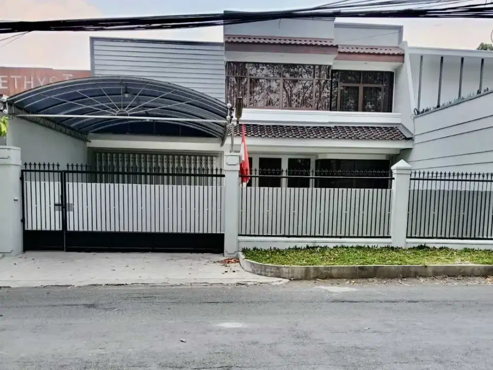 DISEWAKAN RUMAH RAYA SUKOMANUNGGAL 5KT BARU RENOVASI DEKAT TOL SATELIT