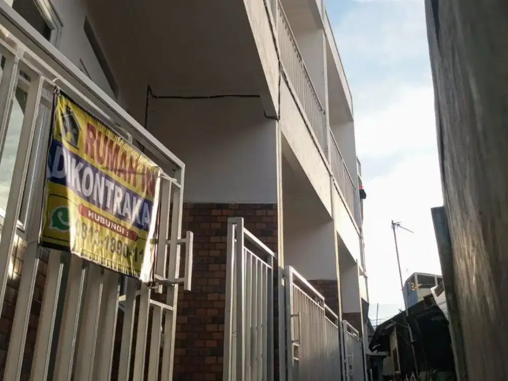 Rumah disewakan 2 lantai akses motor bebas banjir, di Lenteng agung jakarta selatan