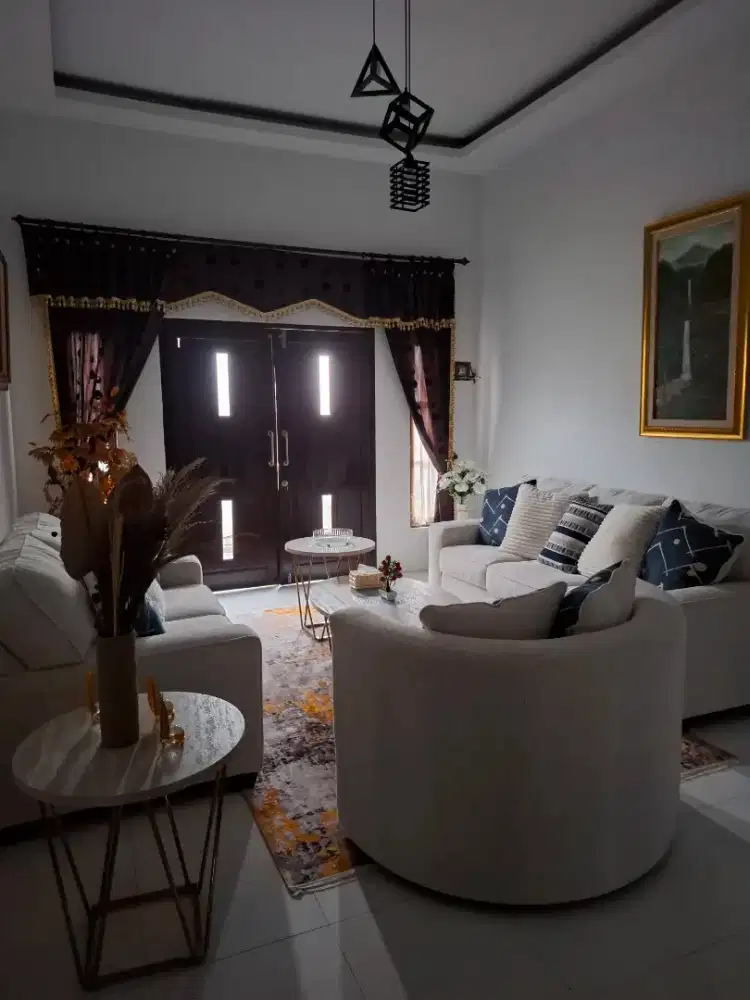 Dijual rumah lokasi tengah kota