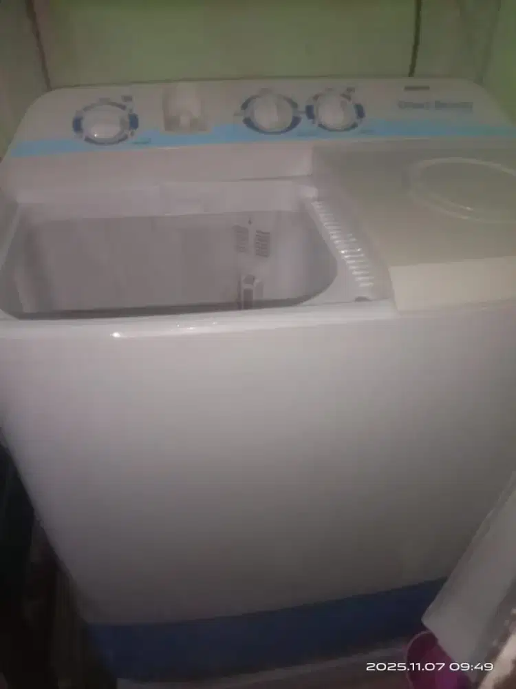 Mesin cuci 2 Taung merek sanyo