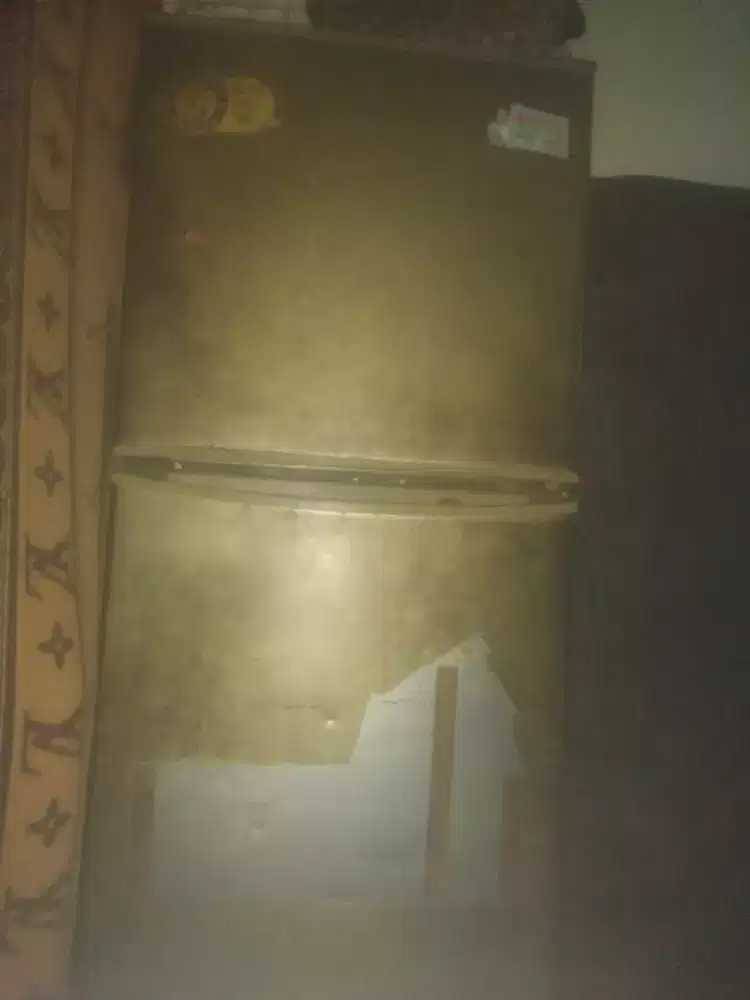 DIJUAL CEPAT KULKAS SHARP 2 PINTU SEGERA BISA NEGO