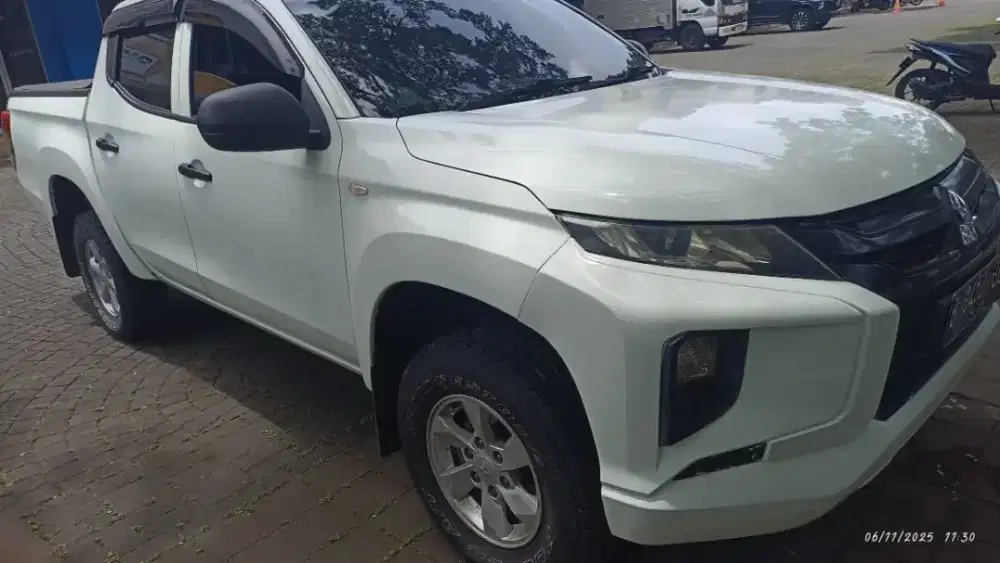 Jual Mitsubishi Strada Triton GLX double cabin putih 2020
