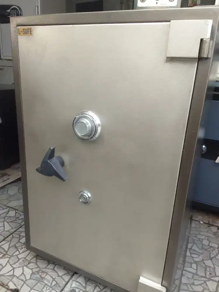 Jual murah Brankas untuk keamanan dokumen penting anda