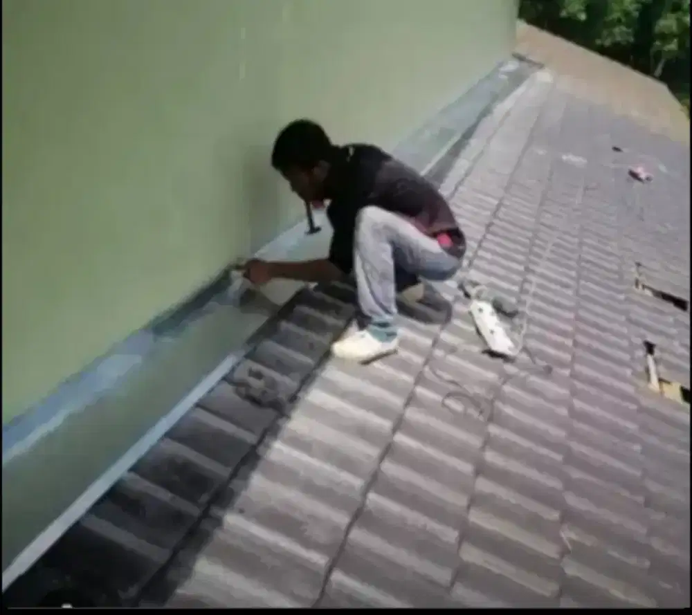 PERBAIKAN ATAP BOCOR