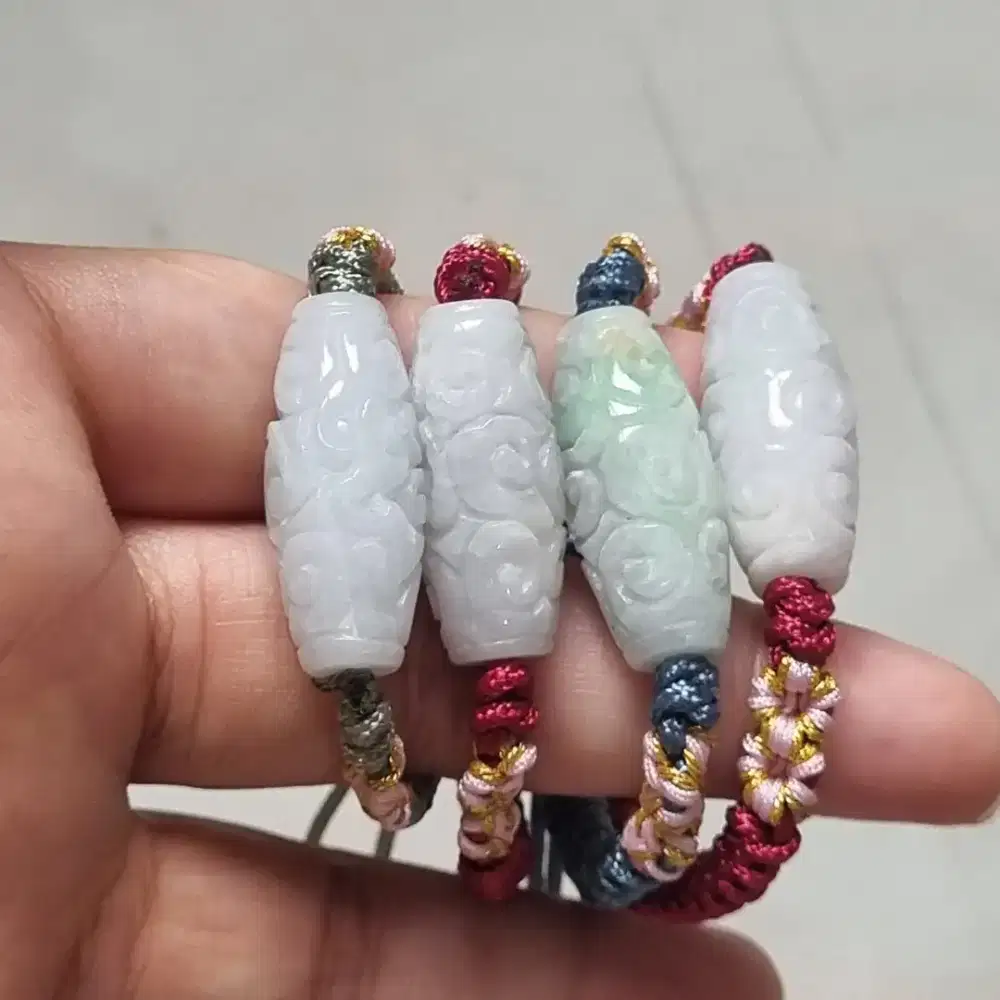 Gelang tangan giok lulutong. Take all. 1 gelang kondisi ada garis