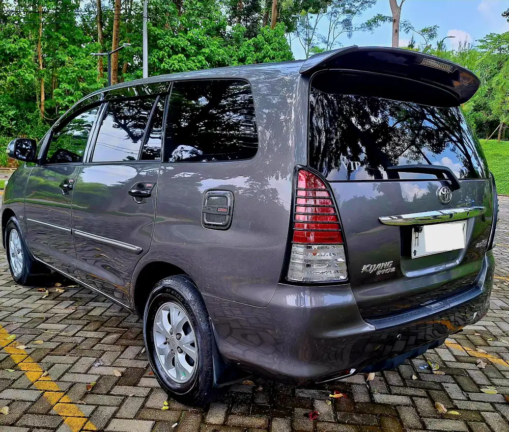 Toyota Kijang Innova 2010 Bensin